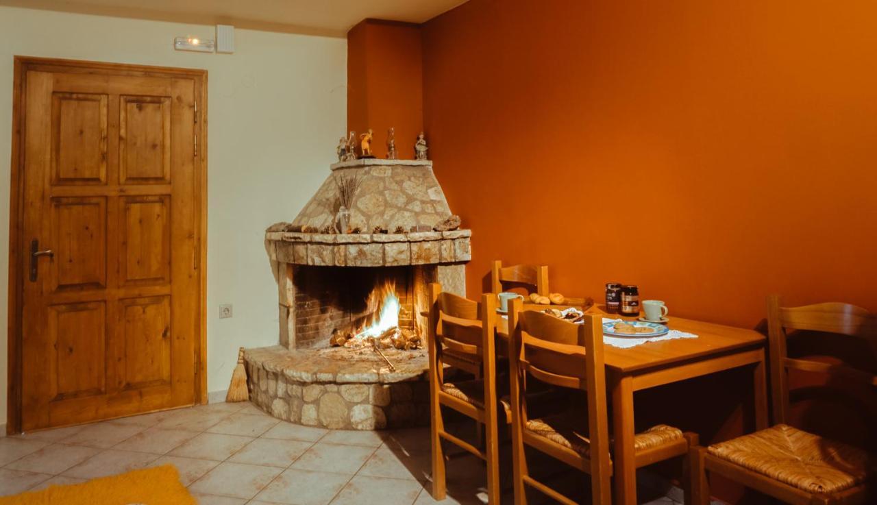Mezonetes Helmos Appartement Ano Lousoi Buitenkant foto