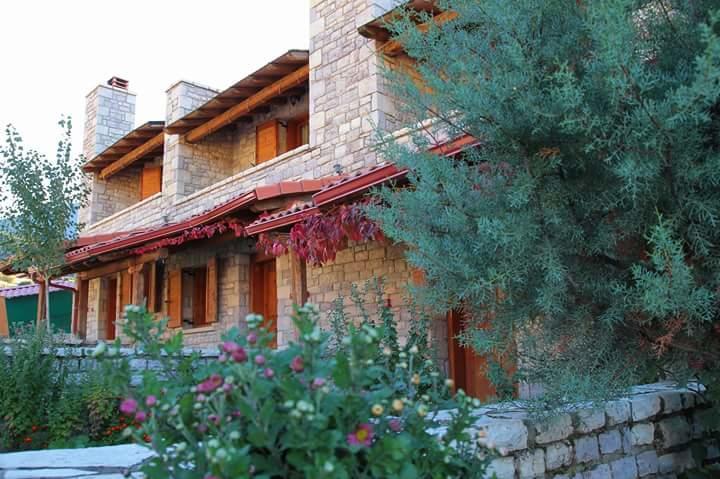 Mezonetes Helmos Appartement Ano Lousoi Buitenkant foto