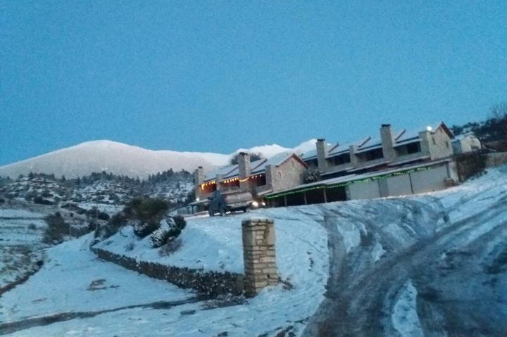 Mezonetes Helmos Appartement Ano Lousoi Buitenkant foto
